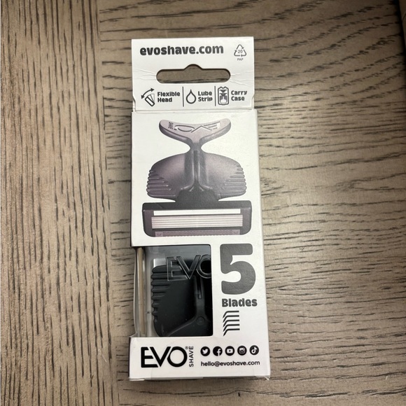 EVO Shave Razor - Picture 3 of 3